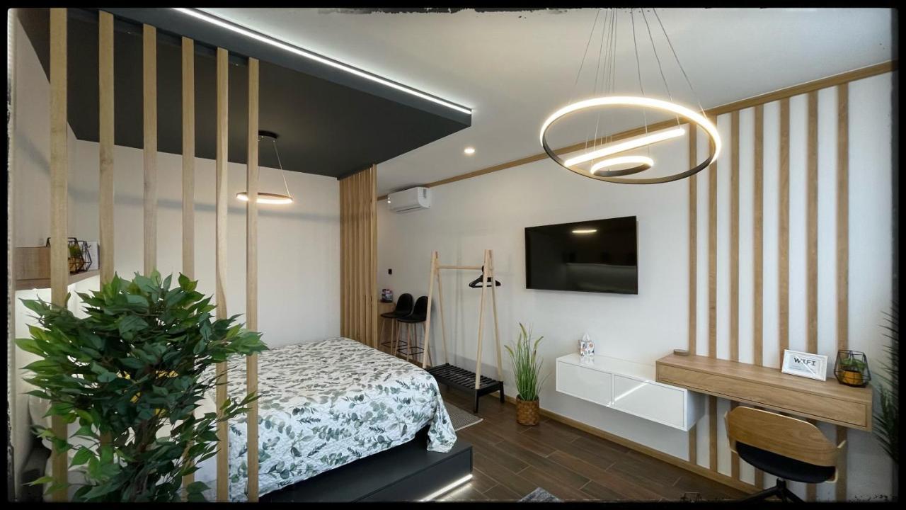 Good Knight Apartman Apartment Seghedin Exterior foto