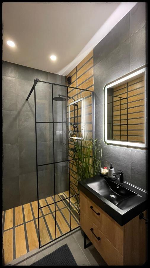 Good Knight Apartman Apartment Seghedin Exterior foto