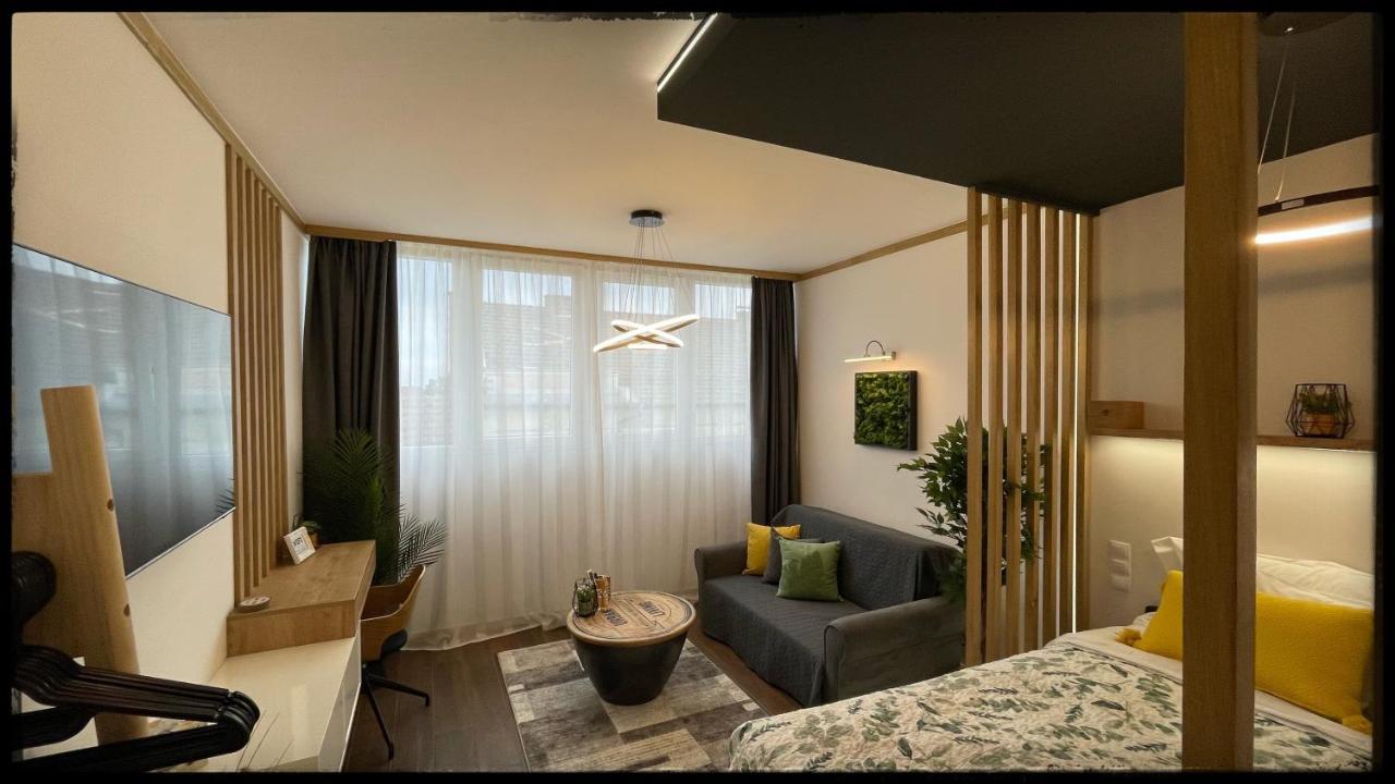 Good Knight Apartman Apartment Seghedin Exterior foto